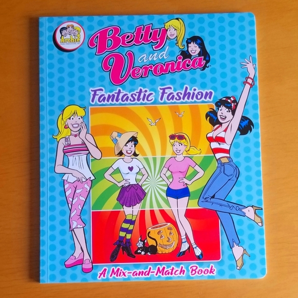Betty & Veronica Fantastic Fashion: A Mix & Match - Picture 1 of 8